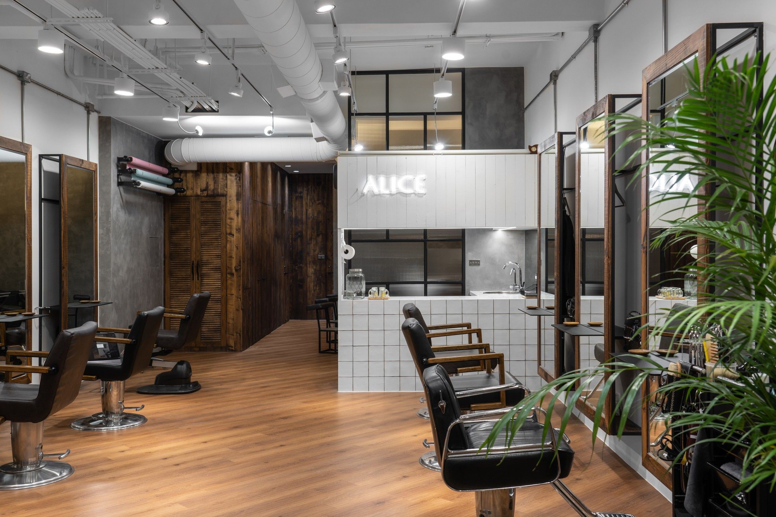 桃園南崁 ALICE Hair Salon 店內日系輕奢沙龍空間